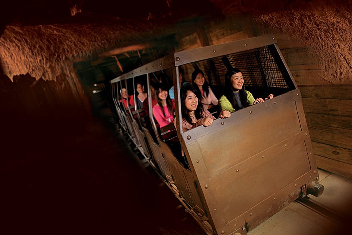지하 광산 투어 (Underground Mine Tours)